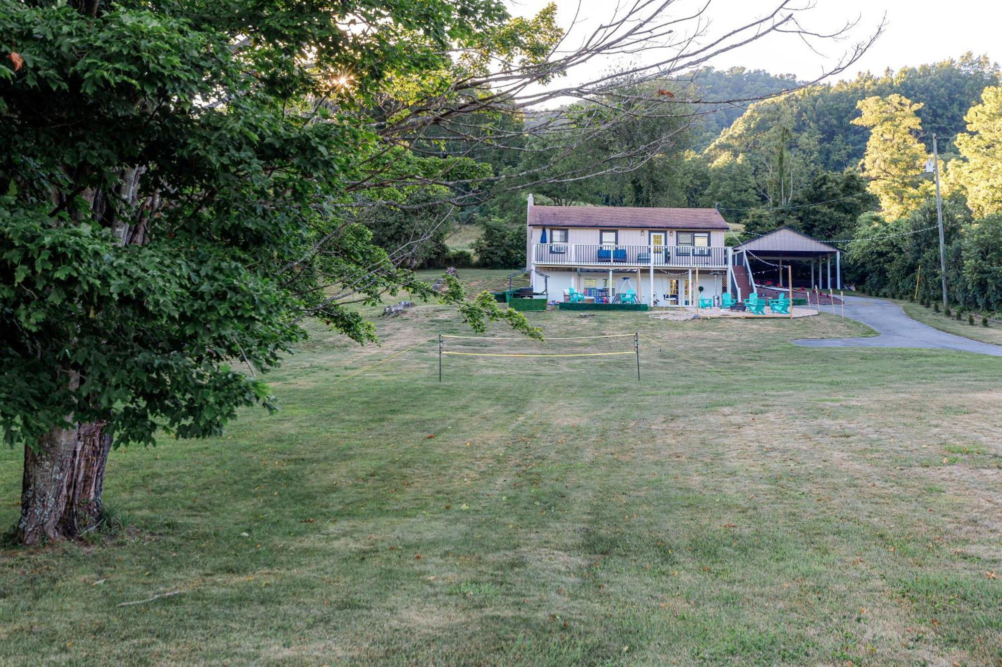 Holiday home Carloover Vista: Mountain Escape Hot Springs