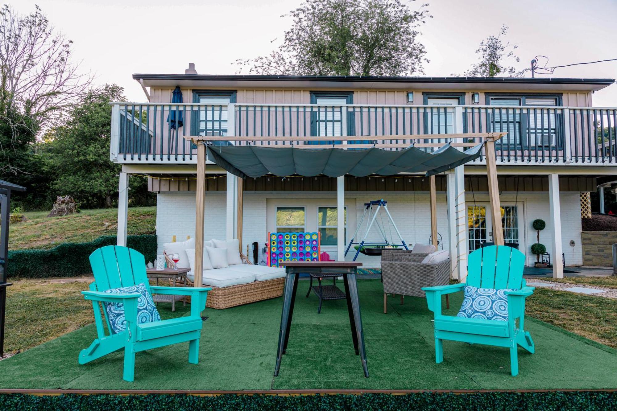 Holiday home Carloover Vista: Mountain Escape Hot Springs