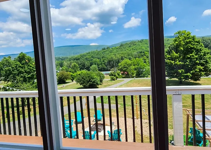 Carloover Vista: Mountain Escape